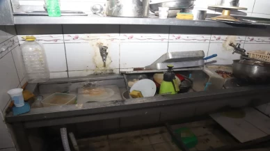 Mersin'de skandal görüntü! Böcek çıkan ruhsatsız fırına ceza yağdı