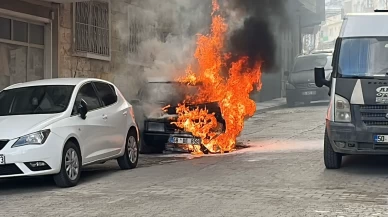 Bir anda alevlere teslim oldu! Nevşehir'de park halindeki otomobil küle döndü