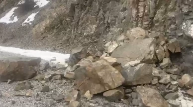 Erzincan’da deprem kayaları böyle yuvarladı!