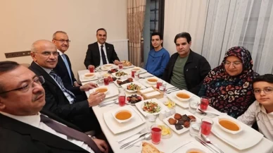 Bakan Kacır’dan depremzede aileye iftar ziyareti