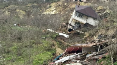 Heyelan evleri ve halı sahayı yuttu!