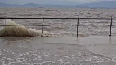 Dikili’de deniz seviyesi yükseldi