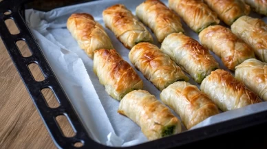 Hazır yufkadan çıtır çıtır sirkeli ıspanaklı börek tarifi