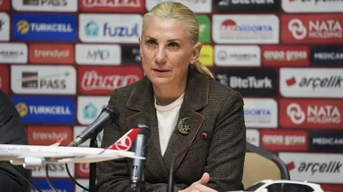 Necla Güngör Kıragası'ndan oyun övgüsü