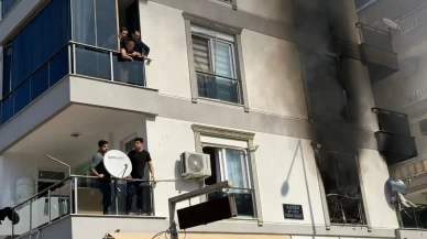 Apartman yangınında mahsur kalanlar son anda kurtarıldı