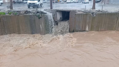 Şanlıurfa'da Ramazan Bayramı sel felaketiyle başladı: Cadde ve sokaklar göle döndü!