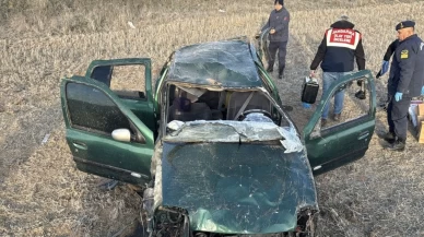 Kütahya’da otomobil tarlaya yuvarlandı