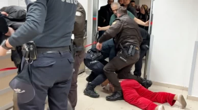 Oğul annesinin sevgilisini bıçakladı, anne polis memurunu tokatladı