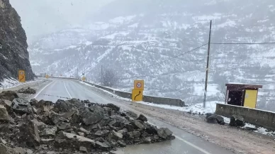 Gümüşhane-Giresun kara yolunda heyelan