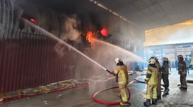 İzmir Karabağlar’da büyük yangın