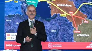 Bakan Uraloğlu duyurdu: Hürmüz'den ilk Türk gemisi geçti!