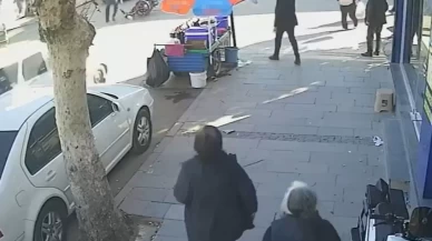 Kozan'da motosiklet ile otomobil çarpıştı: O anlar kamerada