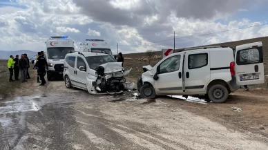 Malatya’da iki hafif ticari araç çarpıştı: 4 yaralı