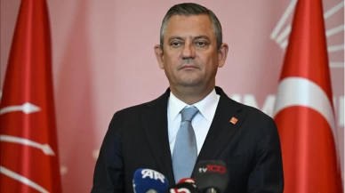 Yolsuzlukla suçlanan, 21 yaşındaki belediye çalışanıyla otelde gözaltına alınan Uşak Belediye Başkanı'na Özgür Özel sahip çıktı!