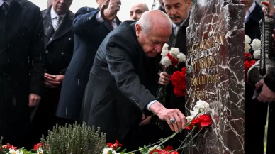 MHP Lideri Devlet Bahçeli, Başbuğ Alparslan Türkeş'in kabrini ziyaret etti