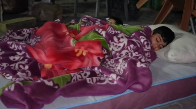 Vatandaşlar deprem korkusuyla sokaklara döküldü