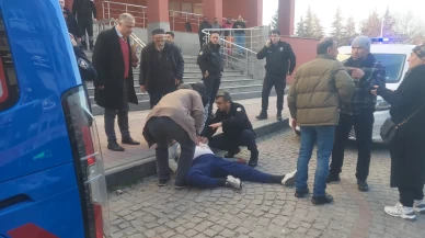 Duruşmada "Zaten beni kalbimden bıçaklamışlar" dedi! Adliye önünde kalbinden bıçaklandı