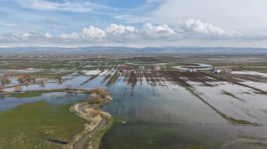 Eriyen kar suları Muş'ta tarım alanlarını tehdit ediyor