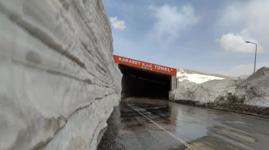Van-Bahçesaray Karabet Geçidi’nde kar kalınlığı 3,5 metreyi aştı