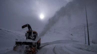 Mart kapıdan baktırdı! Kar yağışı geri döndü