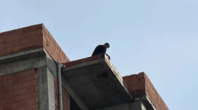 Eşi telefonu açmayınca 9. kata çıktı, ikna hattı 2 saat sürdü!