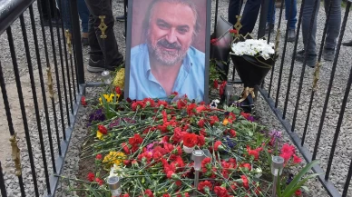 Sanatçı Volkan Konak, vefatının birinci yılında kabri başında anıldı