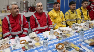 Bakan Işıkhan yerin 320 metre altında işçilerle sahur yaptı