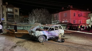 Savrulan otomobil evin bahçesine daldı