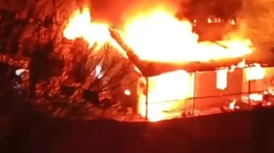 Adana’da müstakil ev yangında küle döndü
