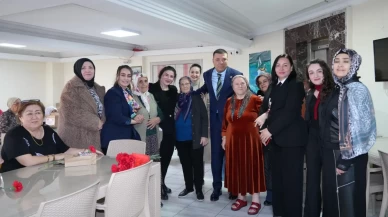 MHP Keçiören'den 8 Mart çıkartması! Gönül Köşkü Güçsüzler Yurdu'na anlamlı ziyaret