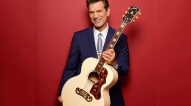 Chris Isaak Türkiye'de sahne alacak: Yaz konserleri için geri sayım başladı!