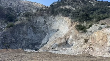 Söke'de toprak kayması! O anlar cep telefonuyla kaydedildi