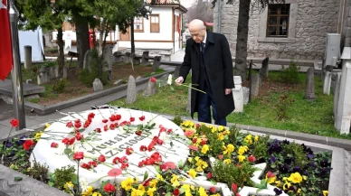 MHP Lideri Devlet Bahçeli'den Muhsin Yazıcıoğlu'nun kabrine ziyaret! Karanfiller bıraktı