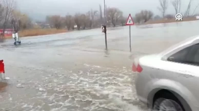 İzmir'de sağanak yağış etkili oldu