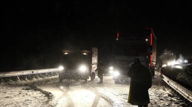 Kop Dağı Geçidi’nde kar ve tipi ulaşımı aksattı