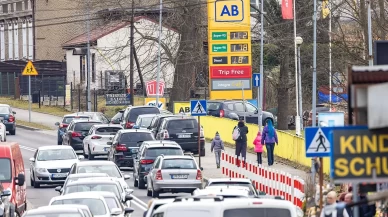 Sınırı geçip depoyu dolduruyorlar!