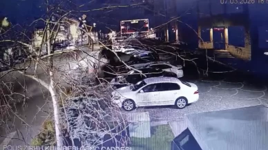 Bingöl’de kontrolden çıkan otomobil otoparka girip araçlara çarptı: O anlar kameralarda