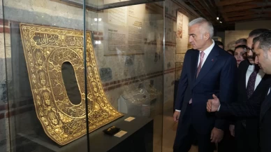 'Çalınan 16. yüzyıl İznik çinileri yıllar sonra yeniden Türkiye'de'