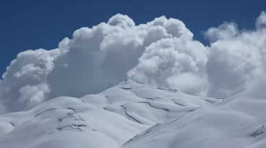 Karabet Geçidi ve yüksek dağlar kartpostallık görüntüler sundu