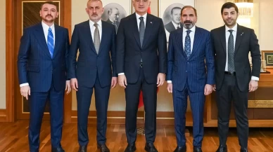 Bakan Ersoy ve TFF Başkanı Hacıosmanoğlu Dünya Kupası için görüştü