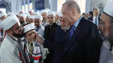 Cumhurbaşkanı Erdoğan, hafızlık icazet töreninde Aşr-ı Şerif okudu!