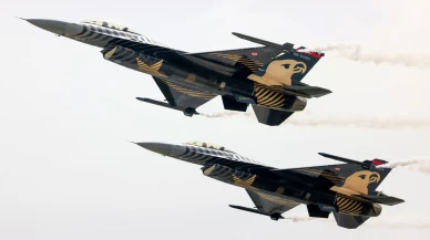 SOLOTÜRK’ten tarihi uçuş: İki uçakla 15. yıl kutlaması nefes kesti