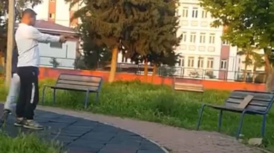 Adana'da çocuk parkında oyuncak silahla atış talimi!