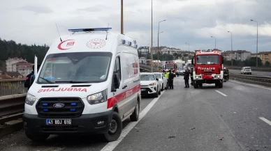 TEM Otoyolu'nda korkunç kaza! Yola dökülen atıklar yüzünden 7 araç birbirine girdi