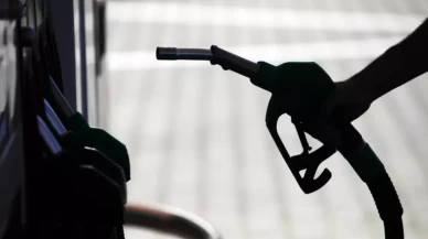19 Nisan 2026 Akaryakıt fiyatları: Benzine ve motorine (mazota) zam mı geldi, indirim mi var? İstanbul, Ankara, İzmir güncel liste!