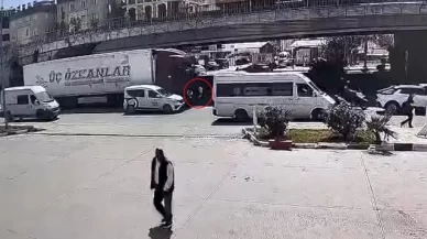 Antalya'da korkunç kaza: Mendil satan kadın tırın altında kaldı!