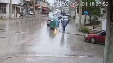 Çöpe atacaktı, canını zor kurtardı: Cep telefonu bataryası alev aldı