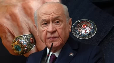 Lider Bahçeli'nin yüzük ve rozeti toplantıya damga vurdu: 'Uyanınca Türk'ün özü, gerçekleşir Tanrı sözü'