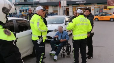 Samsun’da korsan taksi denetiminde film gibi anlar! Engelli sürücü aracı vermemek için polisi saatlerce uğraştırdı!