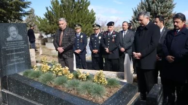 Bakan Çiftçi’den Neşet Ertaş’ın kabrine ziyaret